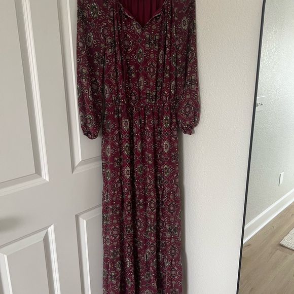 C Dresses & Skirts - Burgundy Patterned 3/4 Sleeve Maxi Dress